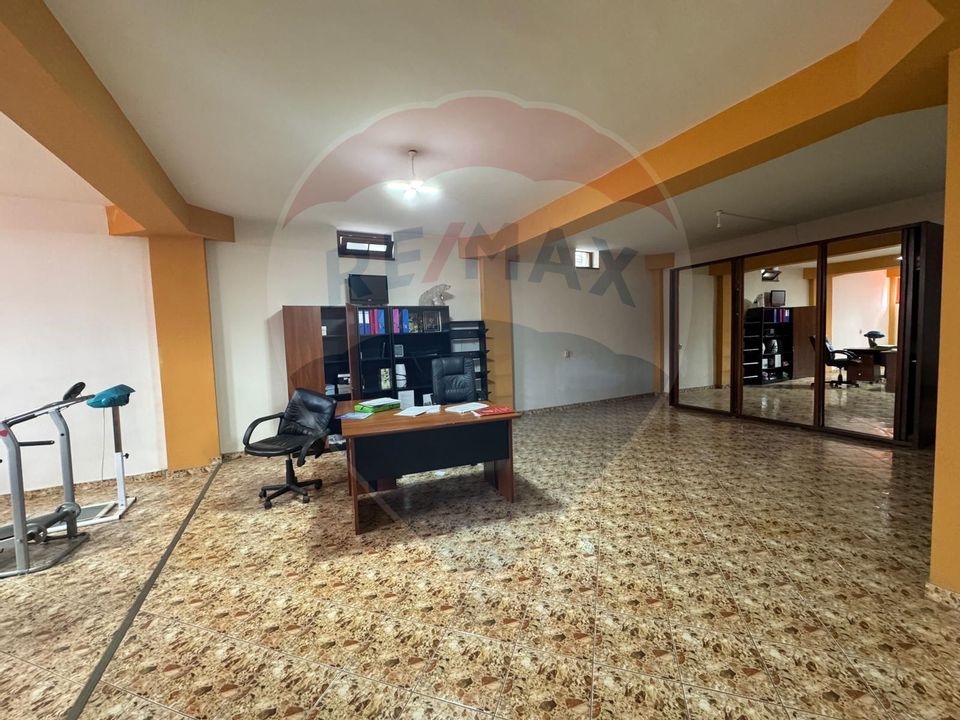 6 room House / Villa for sale