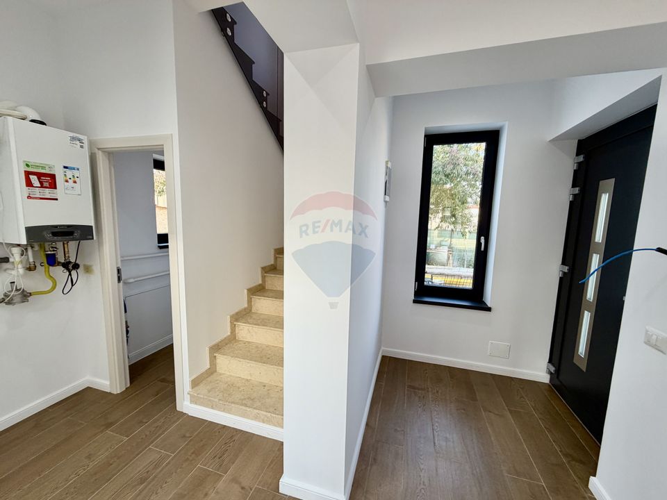 Casă / Vilă cu 4 camere de vânzare în zona Nord