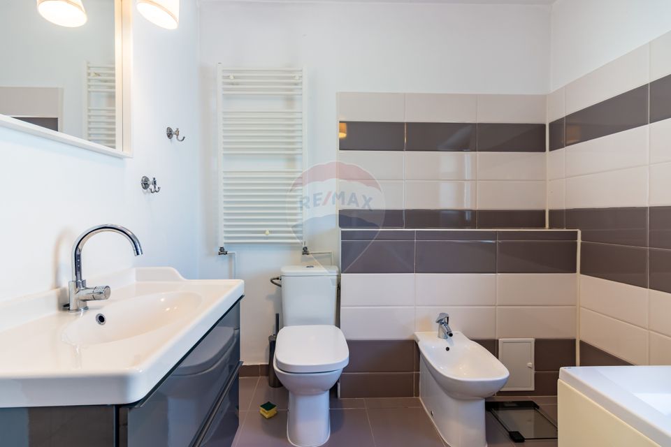 Villa for sale at the entrance to Mogosoaia, between two forests, lake