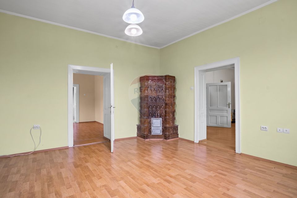 Casa si teren 2173 mp de vanzare in Tipar , la 12km de Chisineu Cris