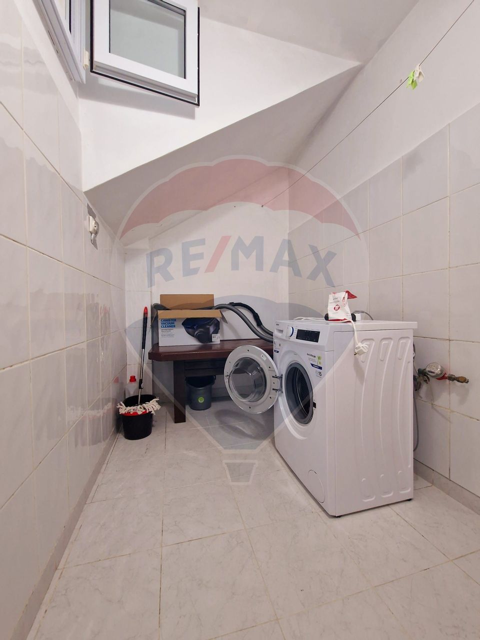 De inchiriat apartament cu 3 camere si loc parcare Constanta Faleza N