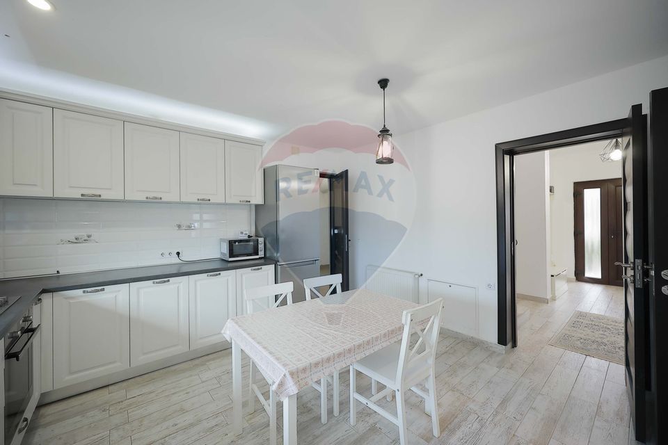 4 room House / Villa for sale, Episcopia Bihorului area