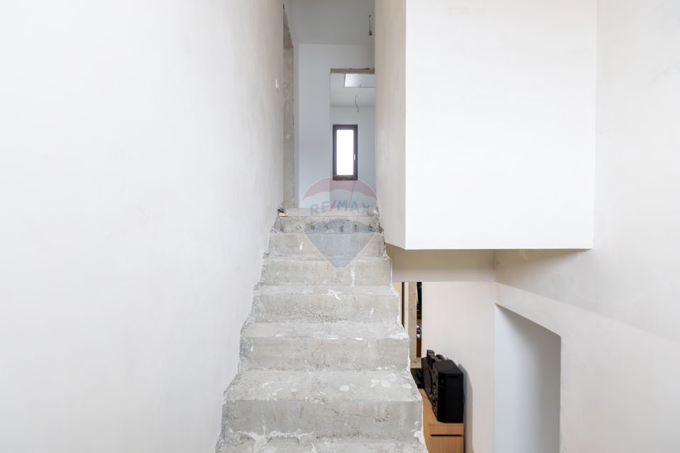 Casă / Vilă cu 4 camere de vânzare în Cartier - Gheraiesti