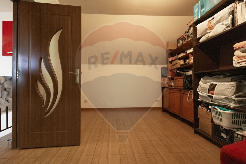 Casă / Vilă cu 6 camere de vânzare în zona Sagului