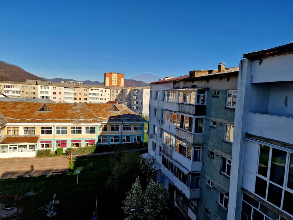 Apartament cu 3 camere de vânzare în zona Maratei