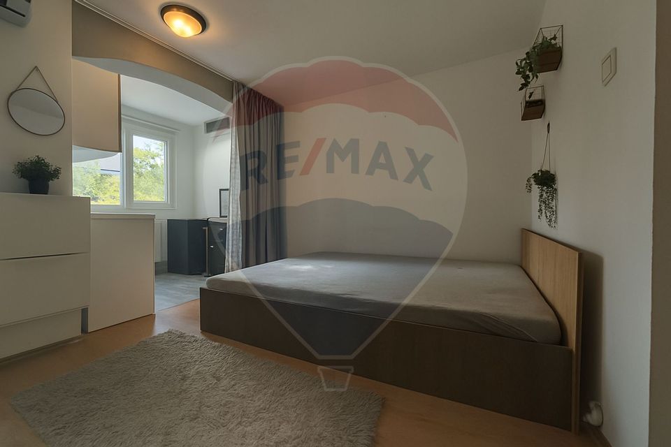 Garsonieră 15 mp utili + boxa 15 mp • mobilat • bloc cu lift • Titan