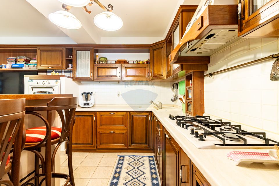 Vilă + casă de oaspeți + casă angajați | 12 camere | 530mp | Mogoșoaia