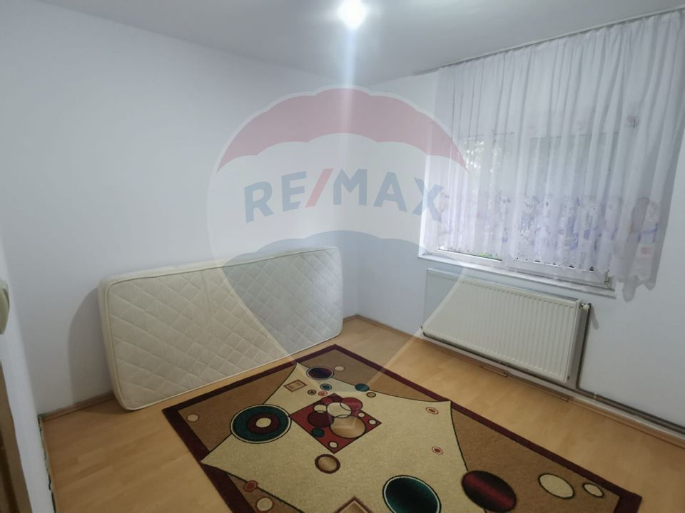 Apartament cu 3 camere de închiriat în zona Garii