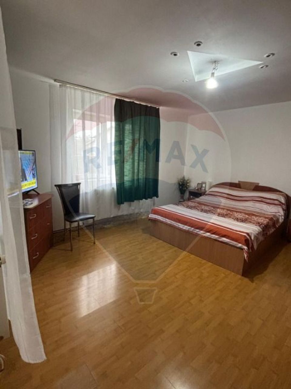 Casă spațioasă cu garaj - Mogoșoaia, foarte aproape de Podul Mogoșoaia