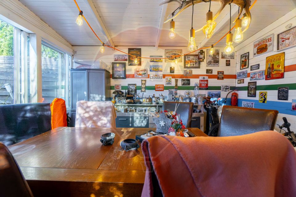 Casă / Vilă cu 4 camere de vânzare în zona Central