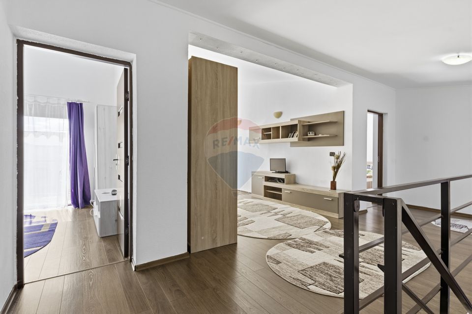 Casă cu 5 camere de inchiriat in Sofronea,Arad