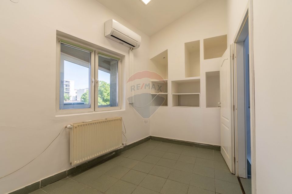 Casa cu 12 camere de vanzare in zona semicentrală! COMISION 0!