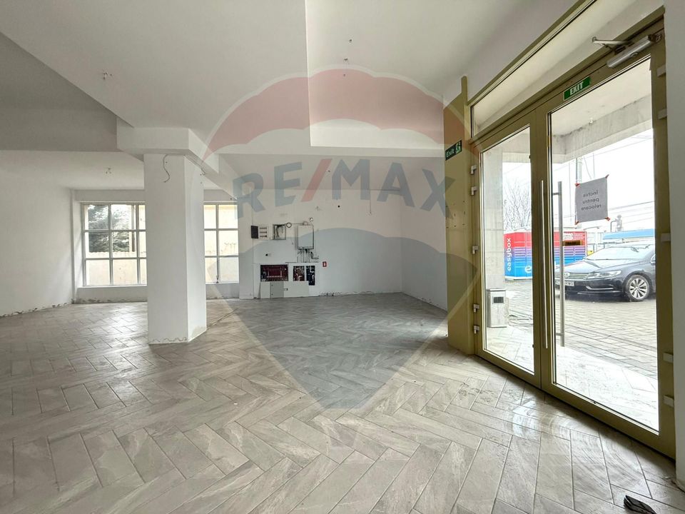 186sq.m Commercial Space for rent