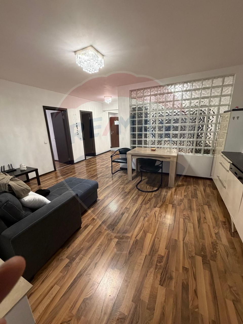De vanzare apartament cu 2 dormitoare si living open space în Nufarul