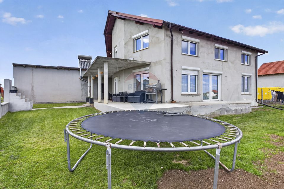 6 room House / Villa for sale