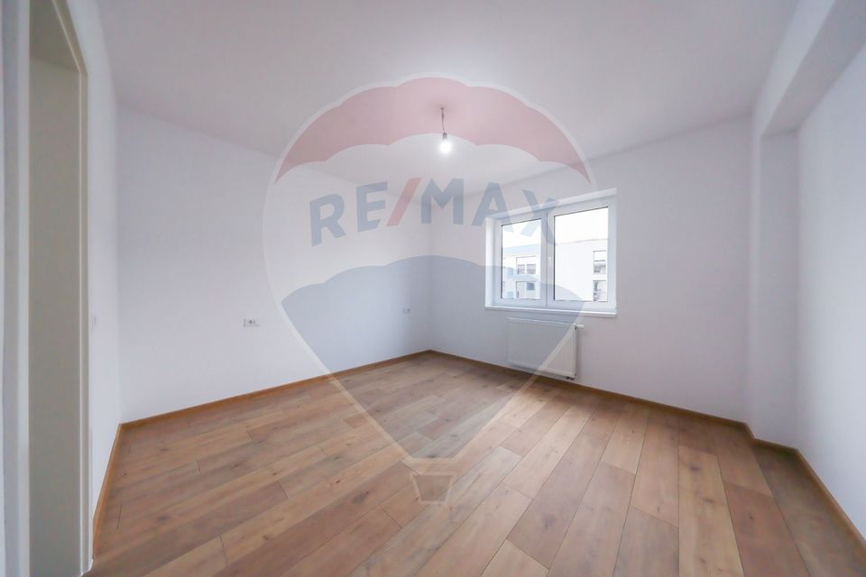 3 room Apartment for sale, Tractorul area