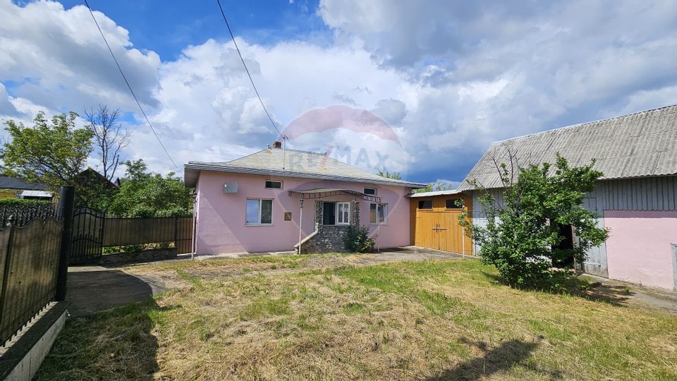 Casă  cu 3 camere, teren intravilan de 1300mp în Ipotești Tișăuți, SV