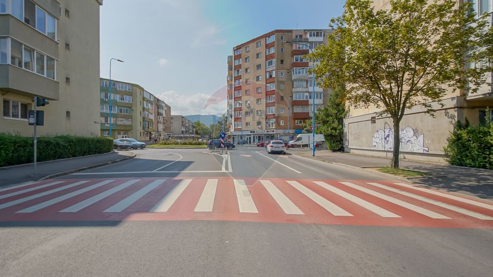 Apartament 3 camere, 2 băi –Tractorul