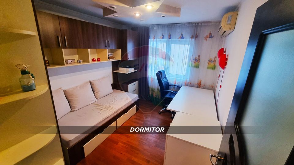 Apartament cu 3 camere de vanzare pe strada Moldovei