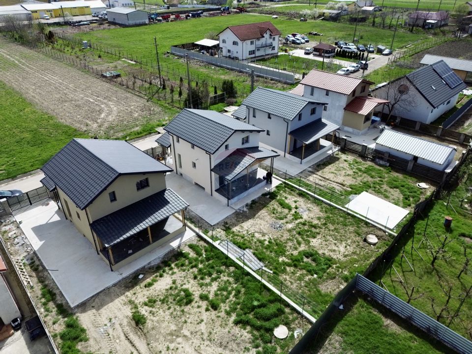 Casă / Vilă Golesti