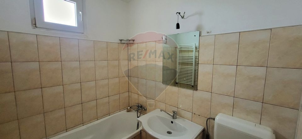 Apartament cu 3 camere de vânzare în zona Darmanesti