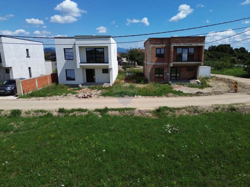 Casă moderne cu 4 camere de vânzare in SASAR / 5 ari teren / utilitati