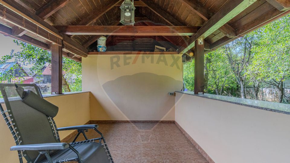 Casa CU POVESTE rezidential/ vacanta in Teliu cu 1700 mp teren!