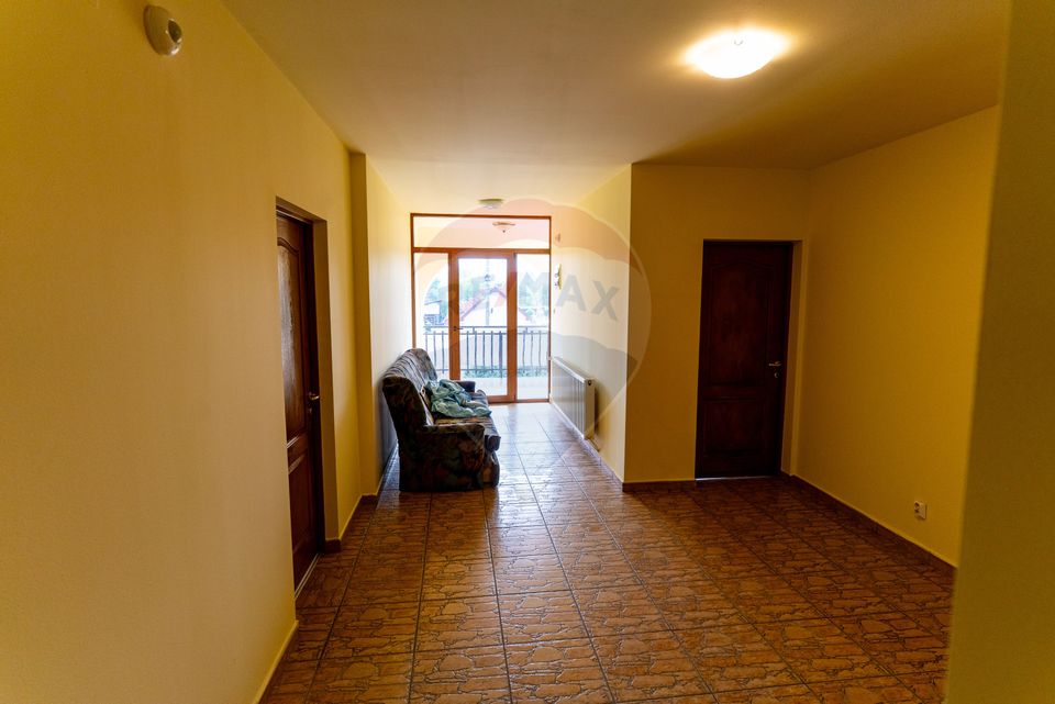 Vila /Pensiune 6 camere in Cristur, jud Hunedoara