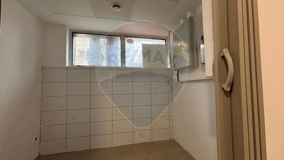 87sq.m Commercial Space for rent, Ultracentral area