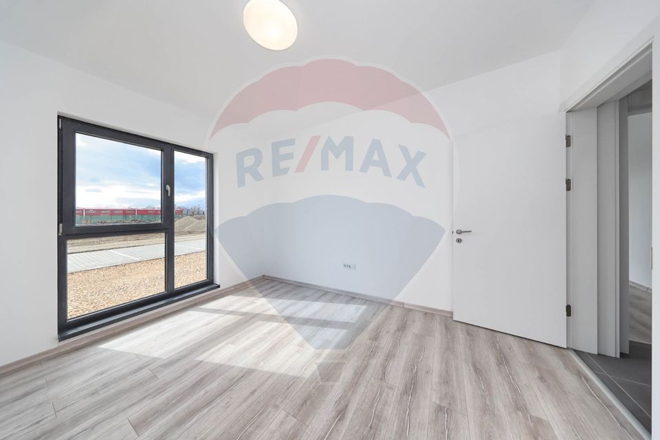 Apartament nou, modern, curte proprie si terasa