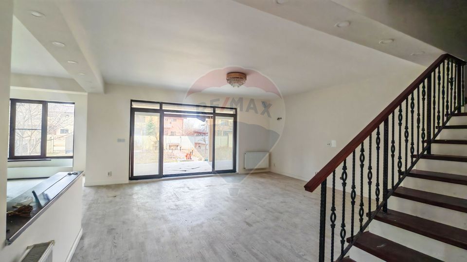 Villa for sale in Berceni, land 1161 sqm | Investment opportunity