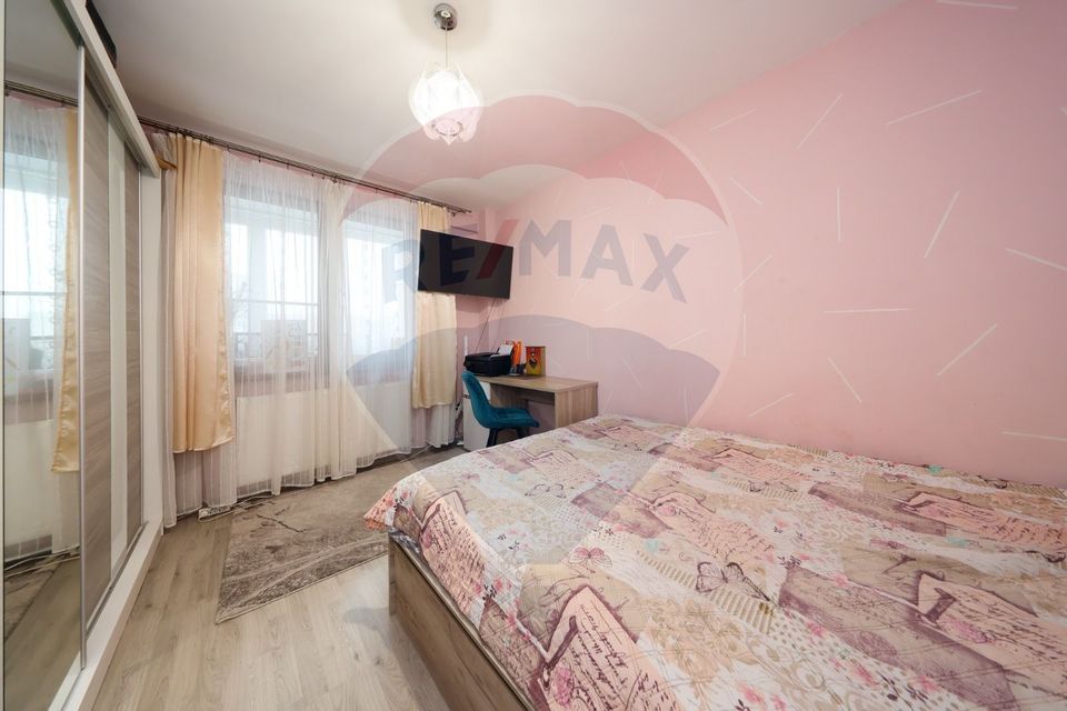 Apartament cu 3 camere de vânzare în zona Vlahuta