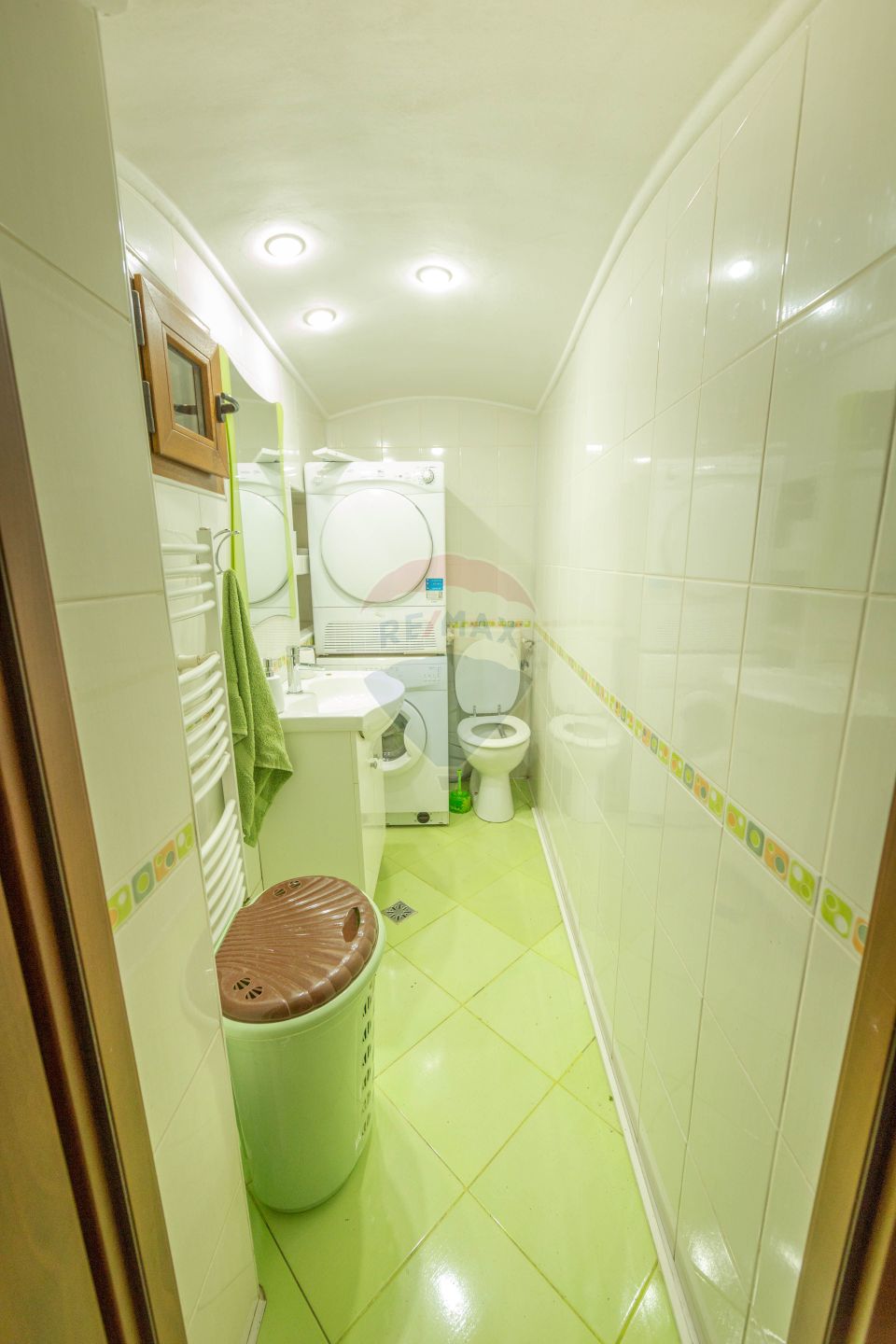 Property Located under Tâmpa composed of 2 Houses and Garden,