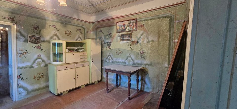 Teren si casă cu teren generos în Socodor