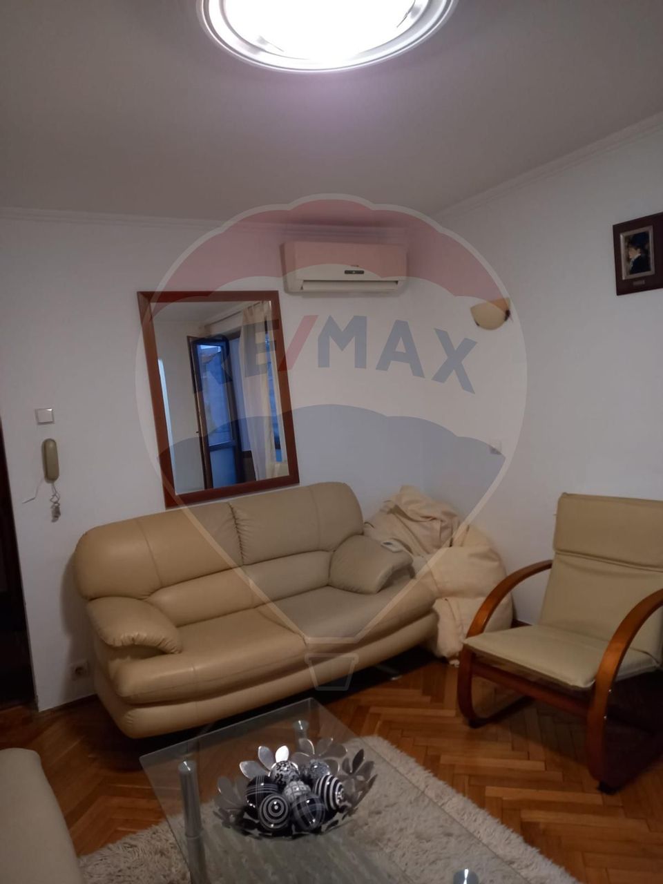 Apartament cu 2 camere de închiriat în zona Magheru