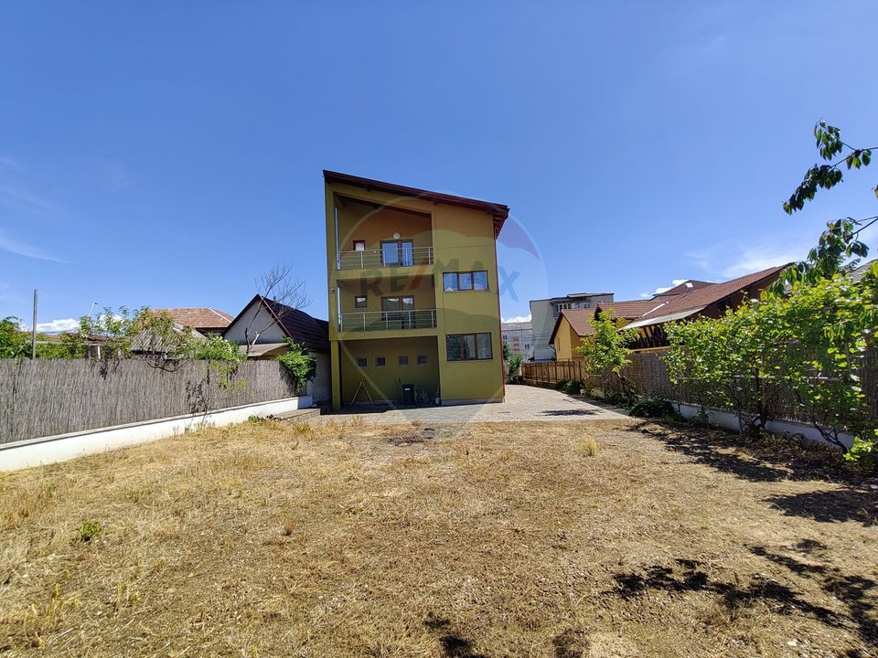 230sq.m Commercial Space for rent, Central area