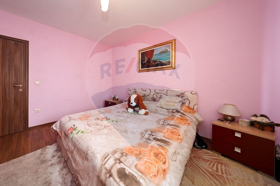 Apartament decomandat, 60 mp utili, 2 camere, debara, balcon!