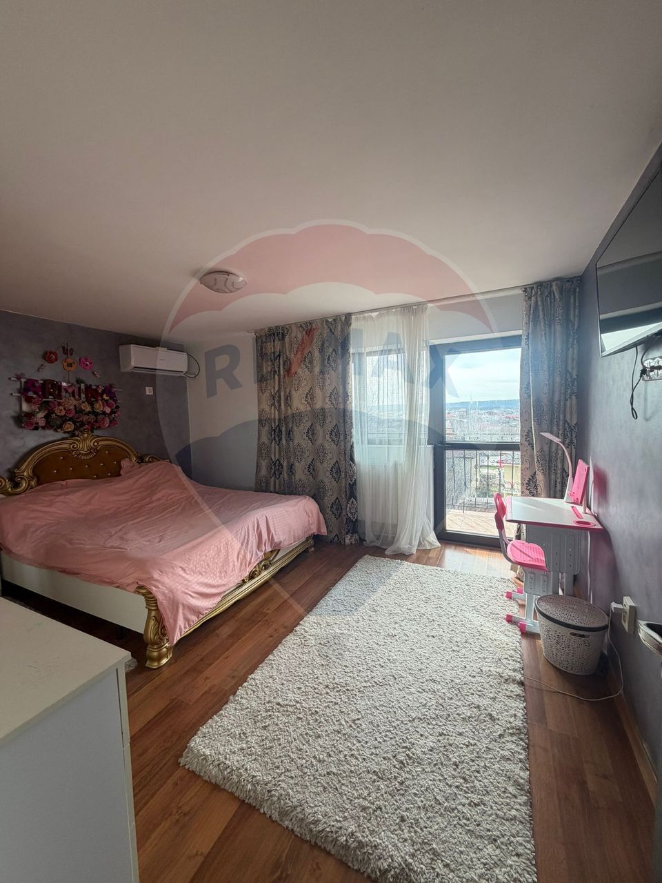 5 room House / Villa for sale, 1 Mai area