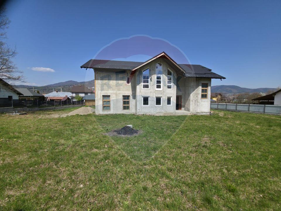 Teren intravilan + casă la roșu de vânzare – Vădurele, jud. Neamț