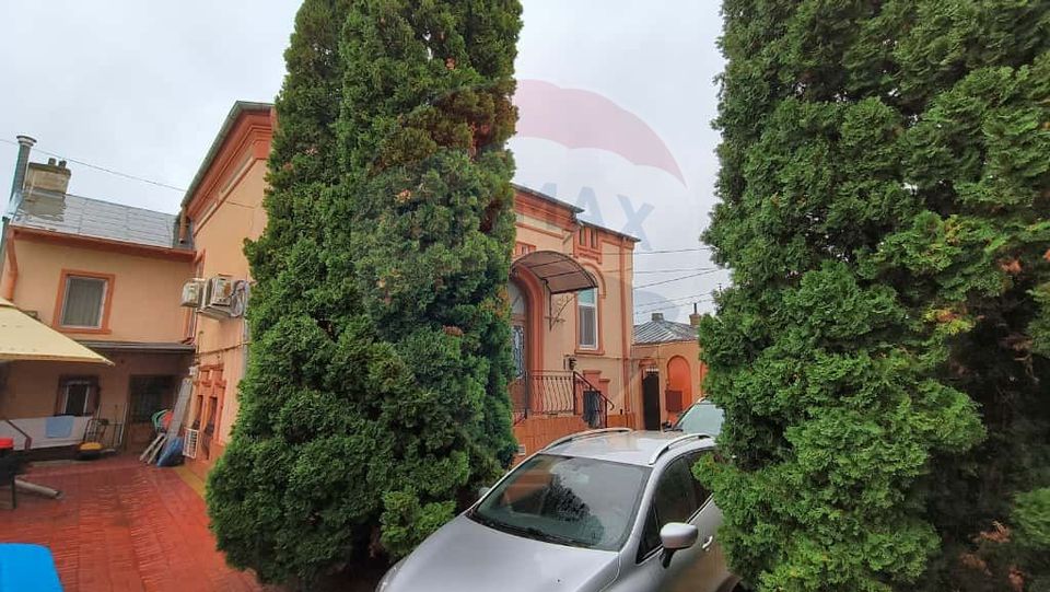 Casă cu piscină de vânzare în zona Piața Centrală Galați