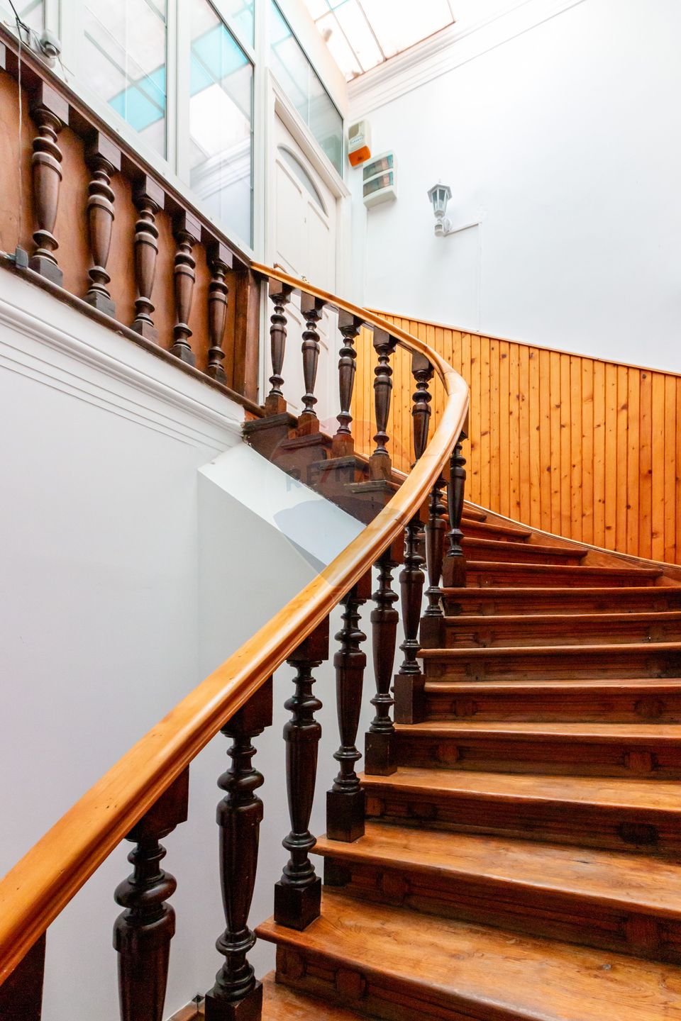 3-room apartment and open-space attic Amzei | English