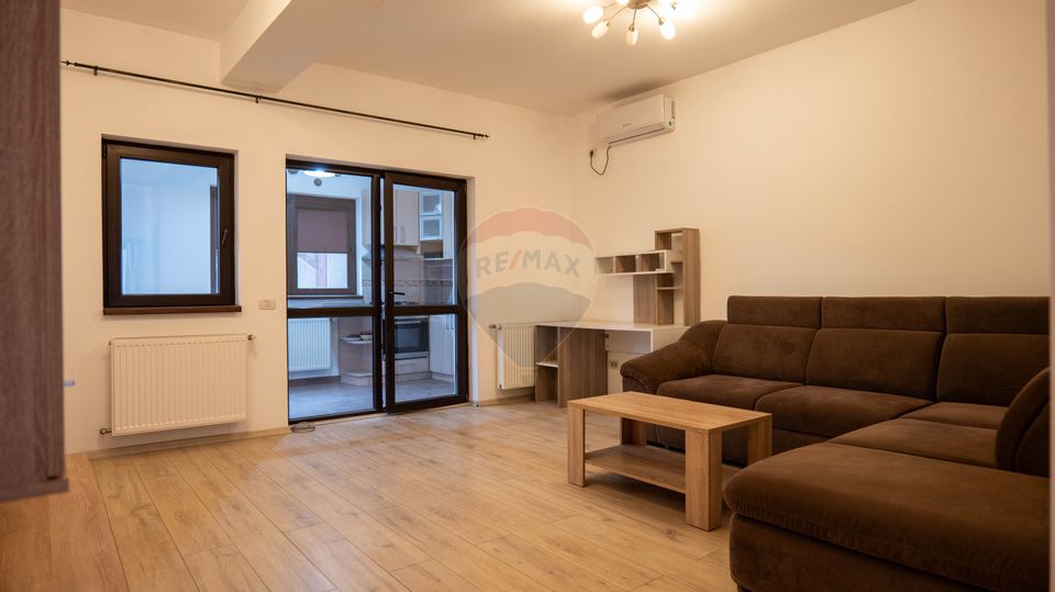 Vanzare apartament 3 camere, in vila cu curte si terasa, Fundeni