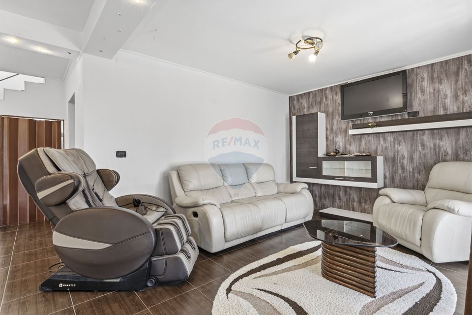 Casă cu 5 camere de inchiriat in Sofronea,Arad