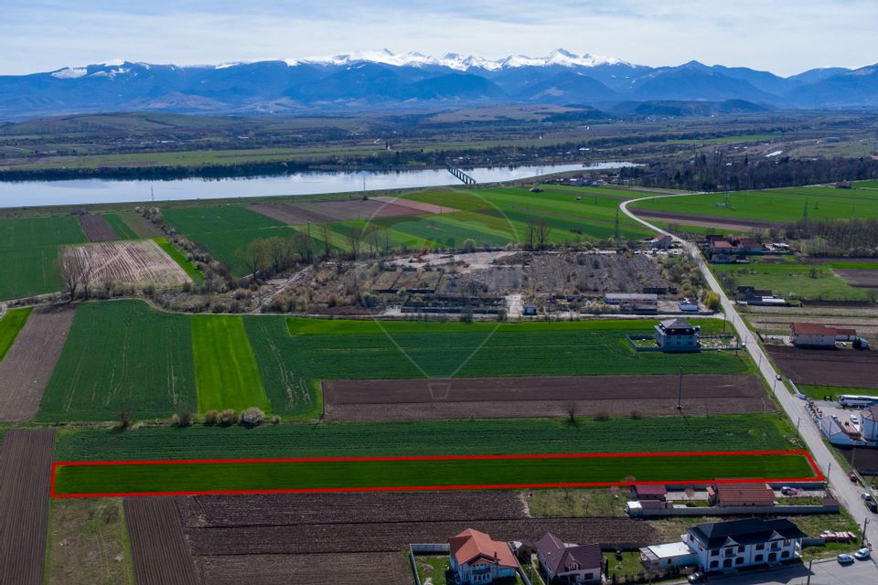 Land 5,557sqm Hateg / Strada Raul Mare