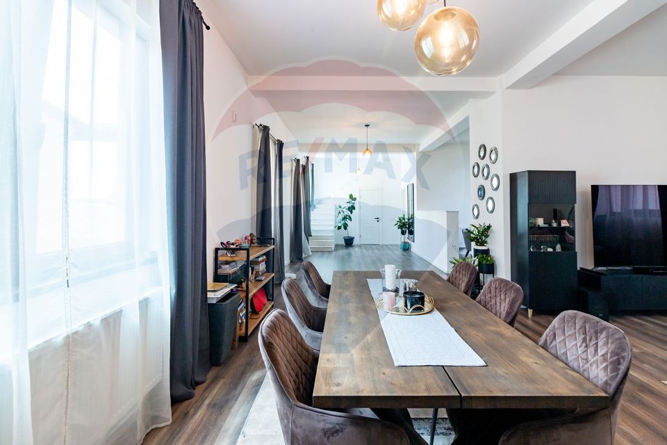 8 room House / Villa for sale