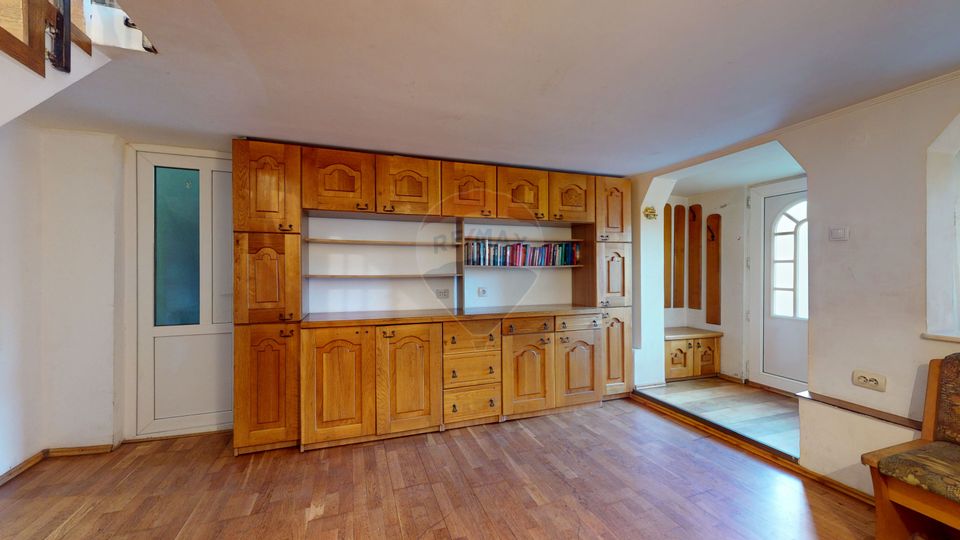 Casă individuală de vânzare | P+E+M | Central | Cristian