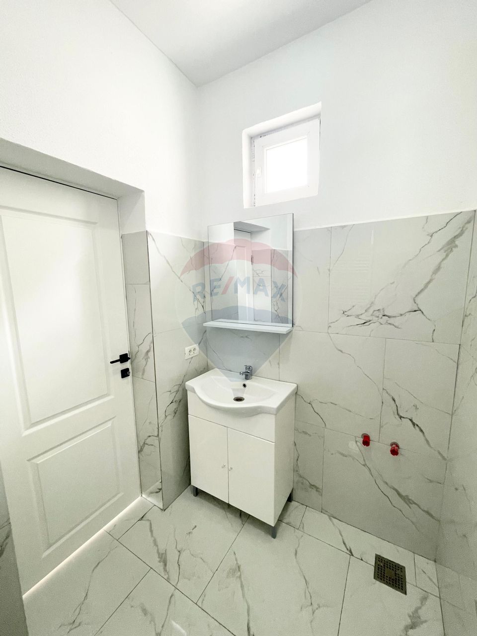 Hala constructie noua + spatiu de birouri stradal