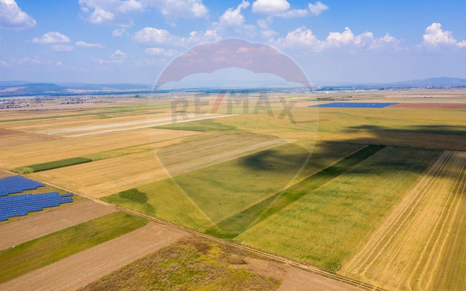 Teren Hărman pretabil dezvoltare industrială, 24980 mp