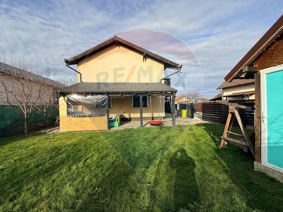 Casă / Vilă cu 4 camere de vânzare in Sanpetru