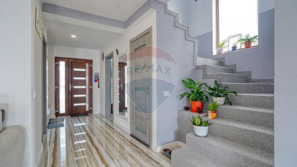 5 room House / Villa for sale, Est area